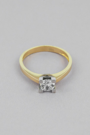 Solitaire Ring with Zircon